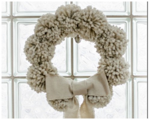 pom pom wreath nude