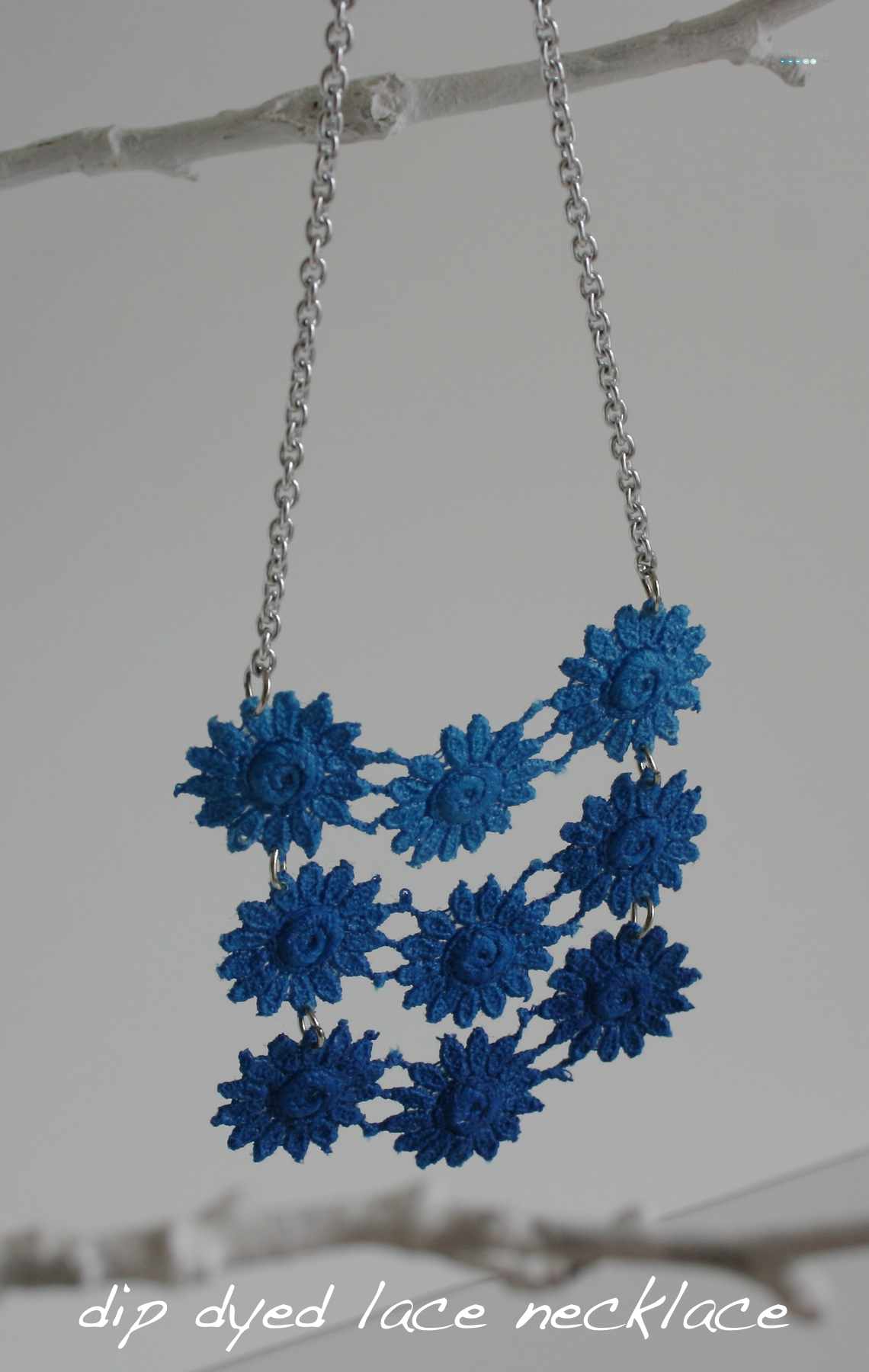 dip deyed lace necklace