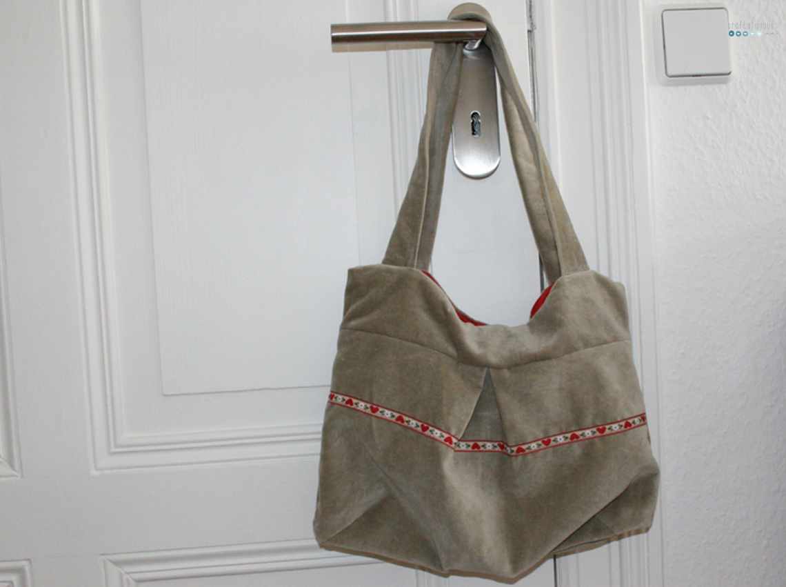 purse with hearts