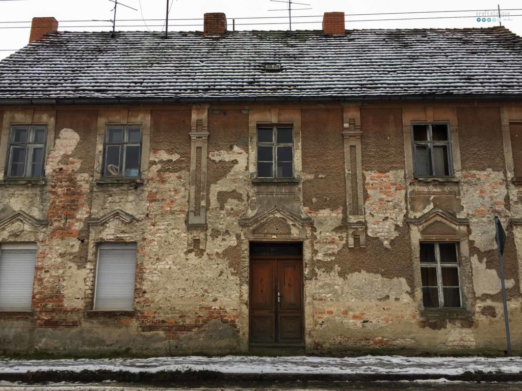 small town charm spooky house craftaliciousme seeking creative life