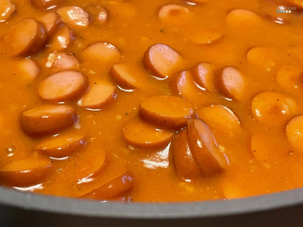 Nakkikastike easy finnish hot dog sauce