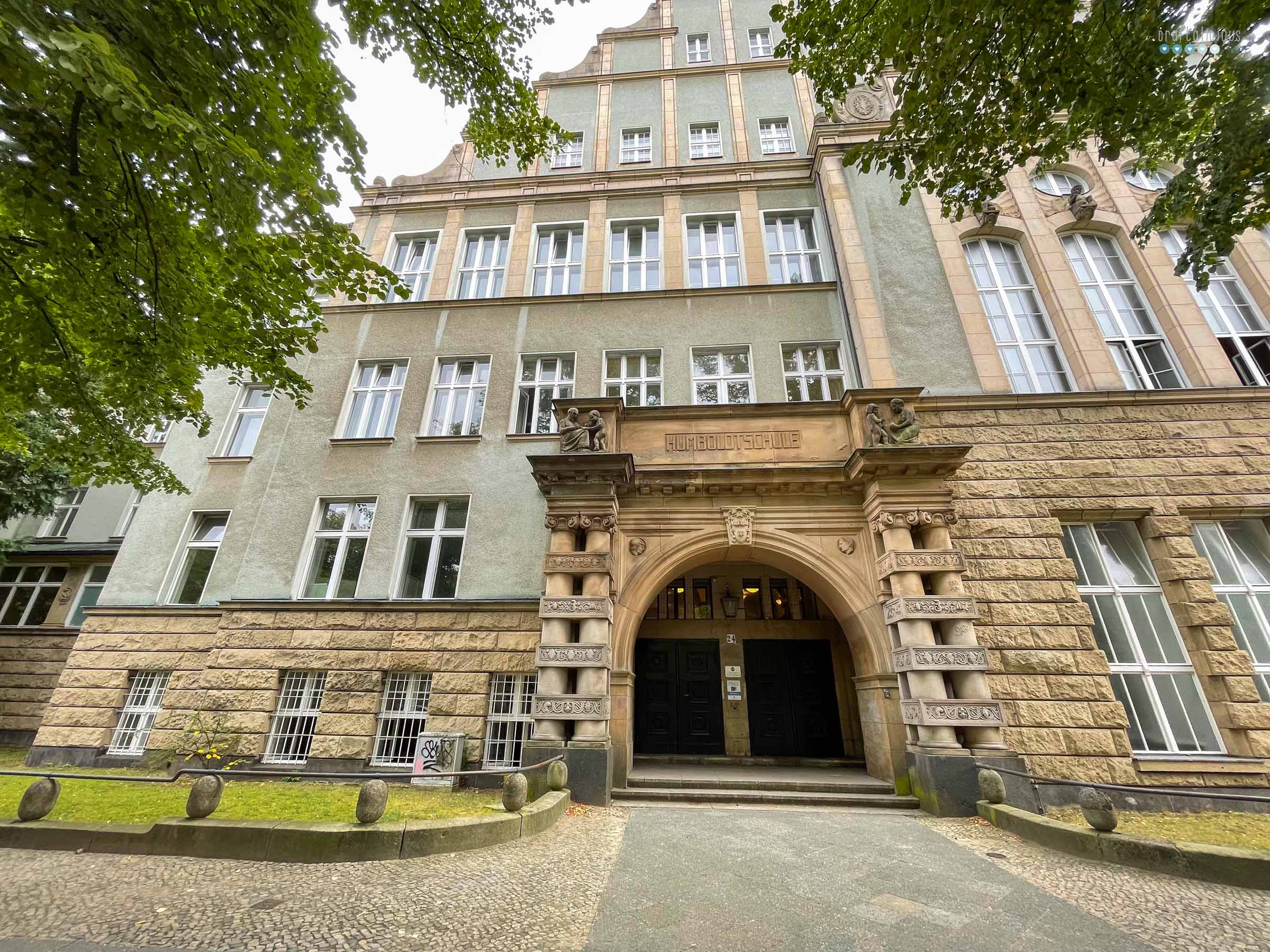 exploring the neighborhood Humbold Schule Berlin