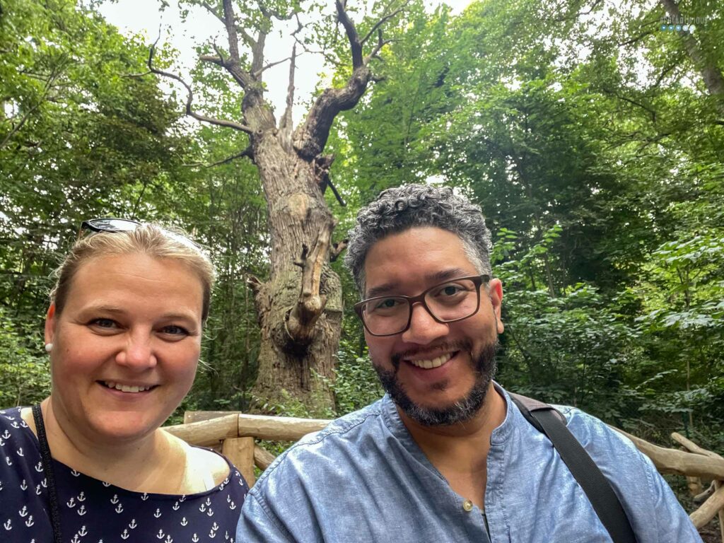 exploring the neighborhood us with Dicke Marie