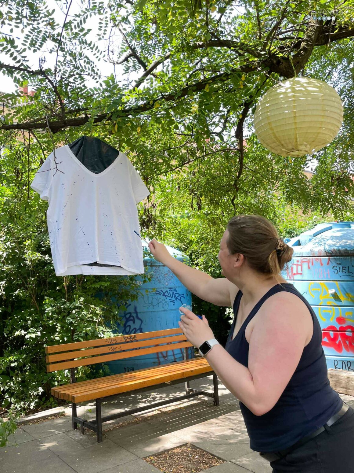 DIY idea Jackson Pollock shirt action painting
