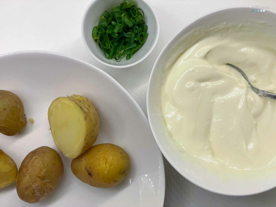 Kartoffeln und Quark boiled potatoes with curd and linseed oil