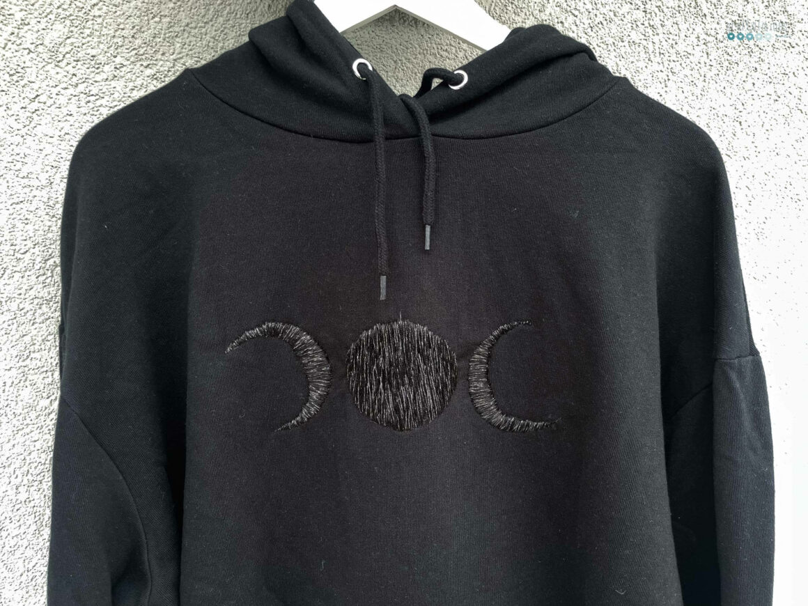 a magic hoodie_closeup