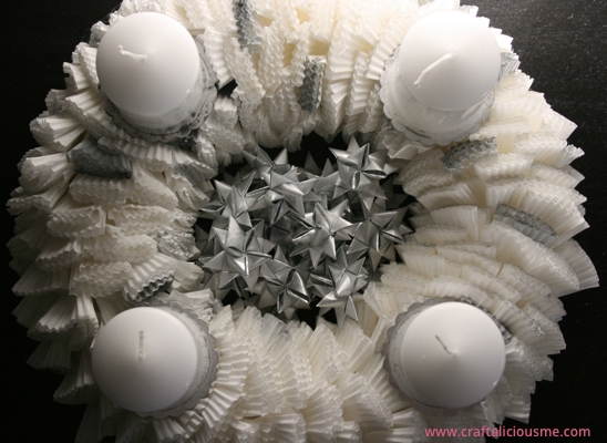 muffin paper wreath white silver